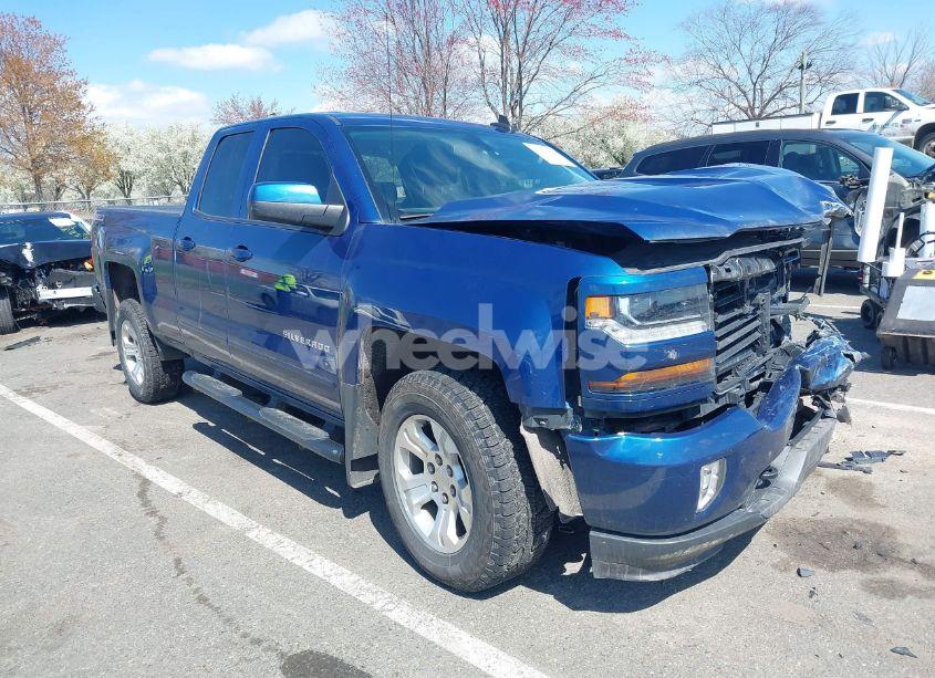 2017 Chevrolet Silverado 1500 2LT (VIN 1GCVKREC6HZ312970) main photo