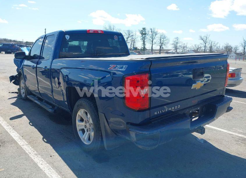 Photo 3 of 2017 Chevrolet Silverado 1500 2LT (VIN 1GCVKREC6HZ312970)