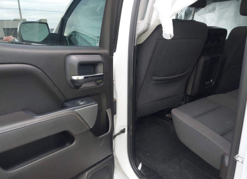 Photo 8 of 2018 Chevrolet Silverado 1500 1LT (VIN 1GCVKREC6JZ230937)