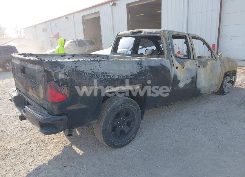 Photo 4 of 2018 Chevrolet Silverado 1500 2LT (VIN 1GCVKREC6JZ231652)