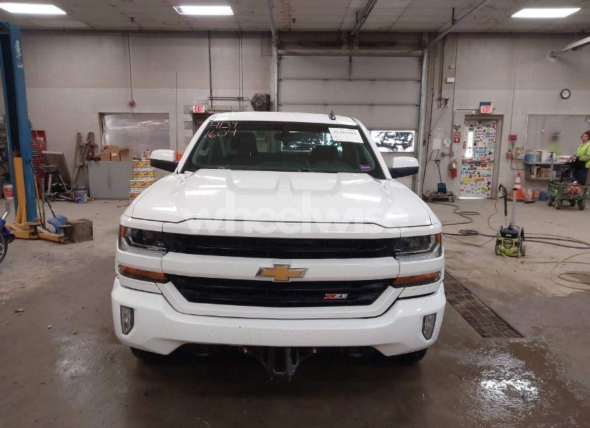 Photo 13 of 2018 Chevrolet Silverado 1500 2LT (VIN 1GCVKREC6JZ239038)
