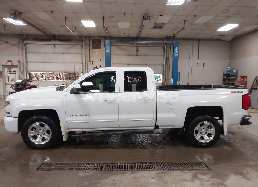 Photo 15 of 2018 Chevrolet Silverado 1500 2LT (VIN 1GCVKREC6JZ239038)