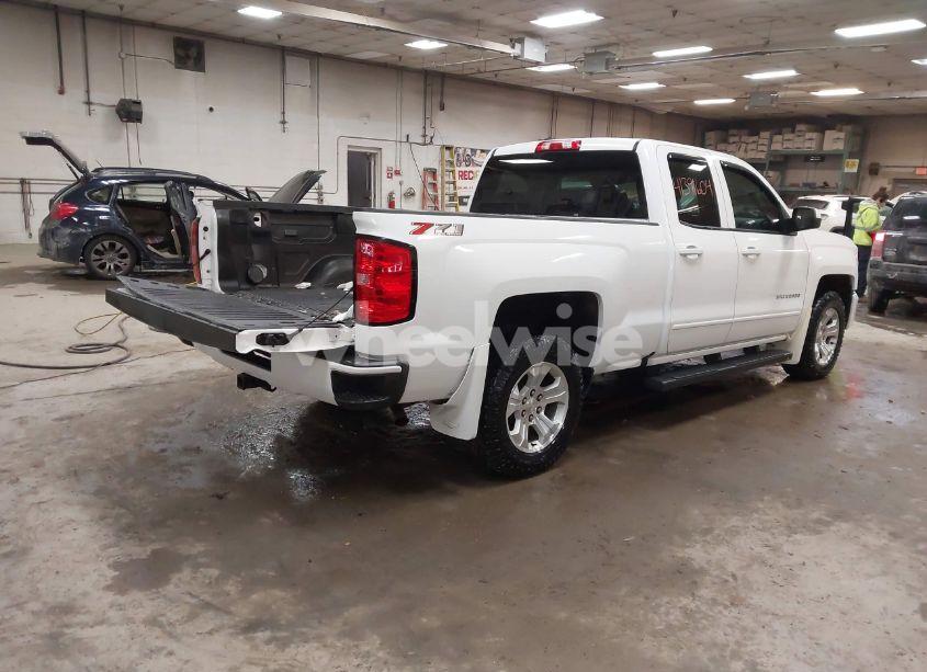 Photo 4 of 2018 Chevrolet Silverado 1500 2LT (VIN 1GCVKREC6JZ239038)