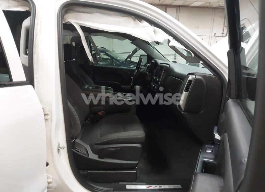 Photo 5 of 2018 Chevrolet Silverado 1500 2LT (VIN 1GCVKREC6JZ239038)