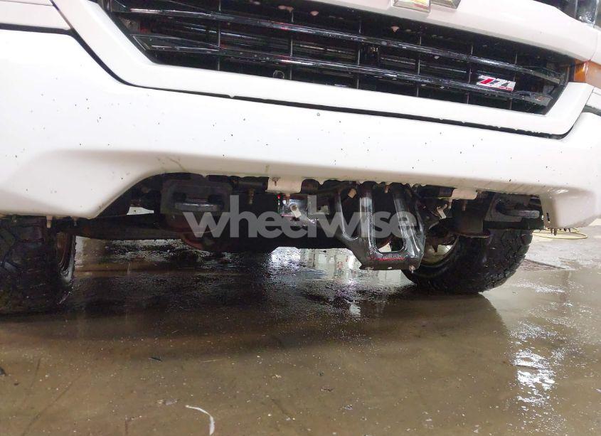 Photo 6 of 2018 Chevrolet Silverado 1500 2LT (VIN 1GCVKREC6JZ239038)