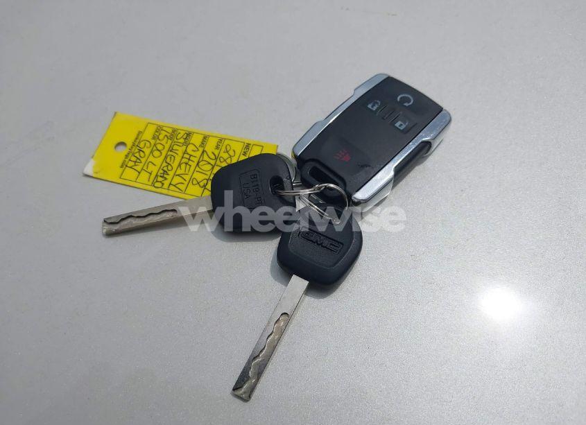 Photo 11 of 2018 Chevrolet Silverado 1500 2LT (VIN 1GCVKREC6JZ281919)