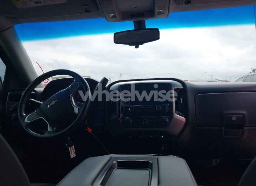 Photo 18 of 2018 Chevrolet Silverado 1500 2LT (VIN 1GCVKREC6JZ281919)