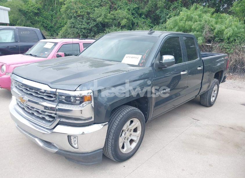 Photo 2 of 2018 Chevrolet Silverado 1500 2LT (VIN 1GCVKREC6JZ281919)