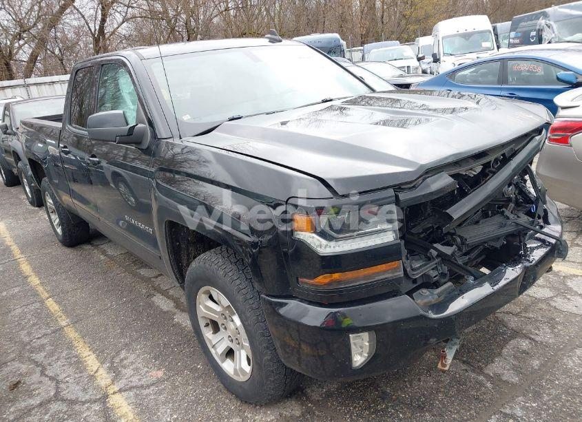 2018 Chevrolet Silverado 1500 2LT (VIN 1GCVKREC6JZ298512) main photo