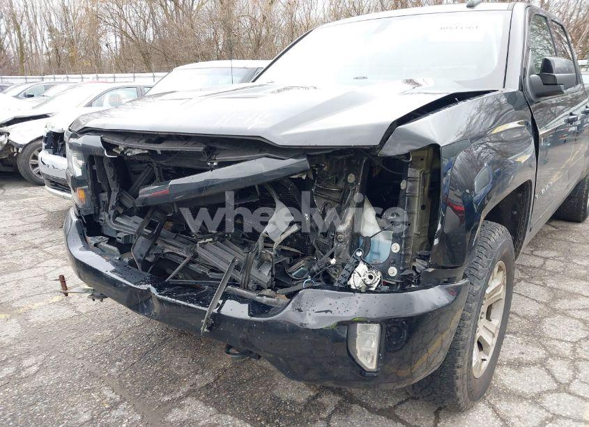 Photo 17 of 2018 Chevrolet Silverado 1500 2LT (VIN 1GCVKREC6JZ298512)