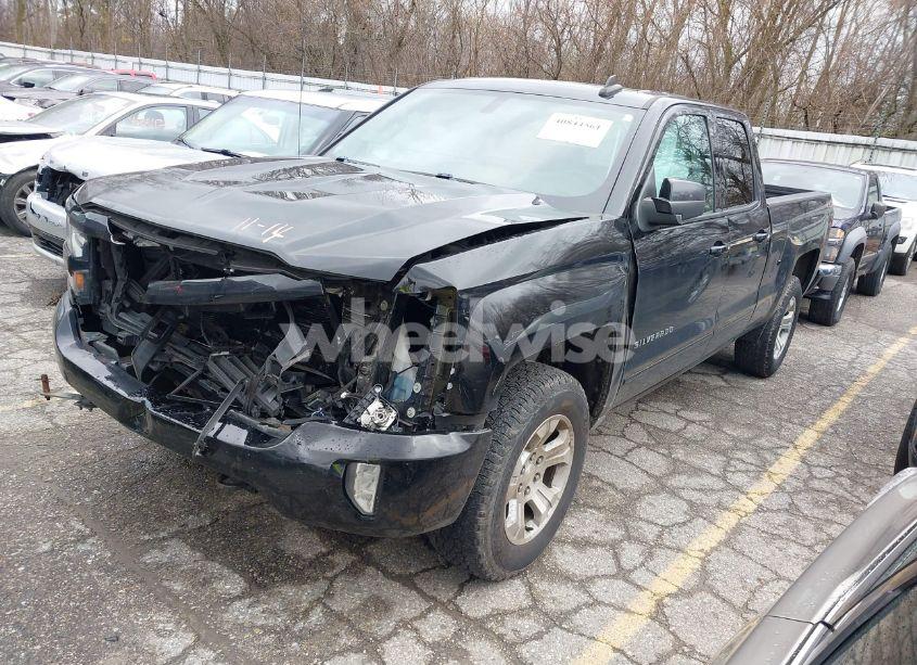 Photo 2 of 2018 Chevrolet Silverado 1500 2LT (VIN 1GCVKREC6JZ298512)