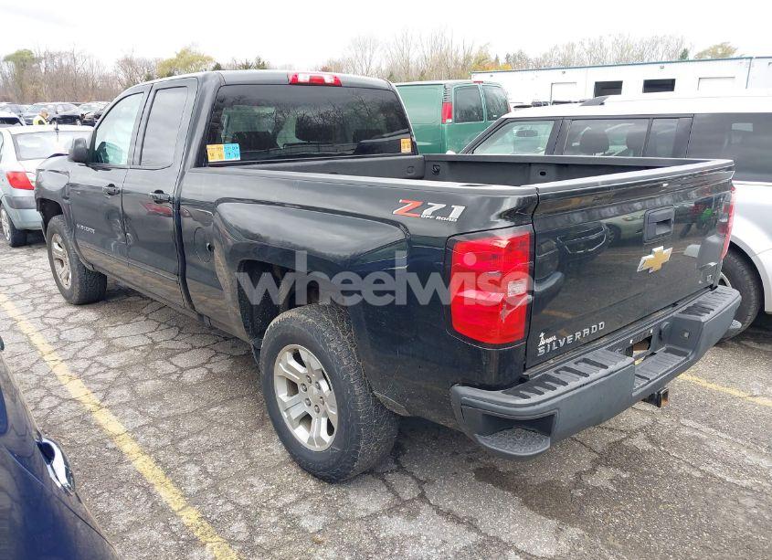 Photo 3 of 2018 Chevrolet Silverado 1500 2LT (VIN 1GCVKREC6JZ298512)