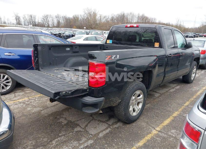 Photo 4 of 2018 Chevrolet Silverado 1500 2LT (VIN 1GCVKREC6JZ298512)