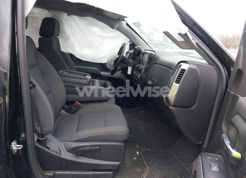 Photo 5 of 2018 Chevrolet Silverado 1500 2LT (VIN 1GCVKREC6JZ298512)