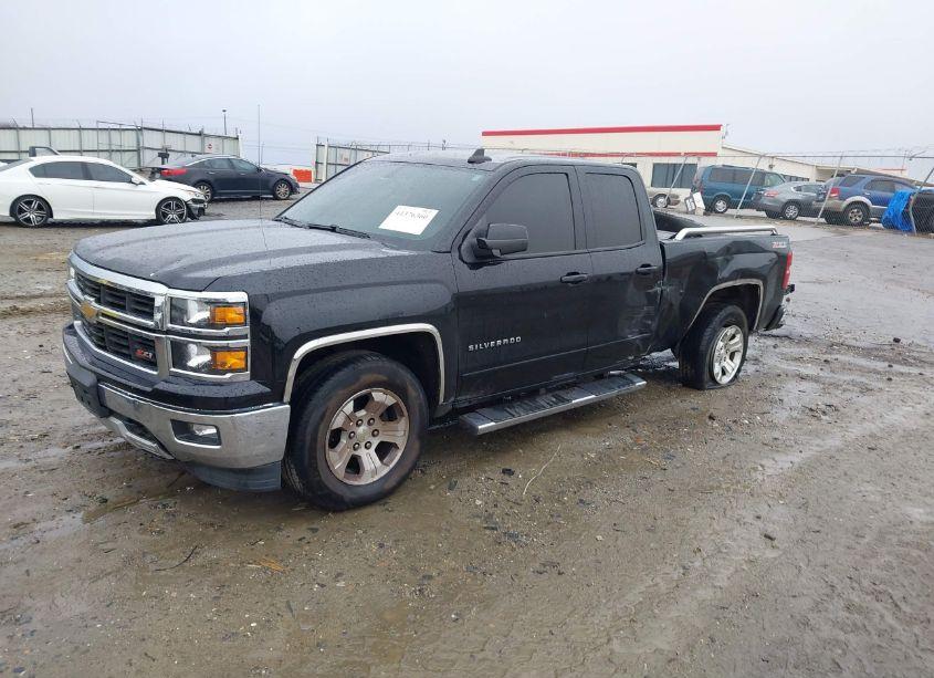 Photo 2 of 2015 Chevrolet Silverado 1500 2LT (VIN 1GCVKREC7FZ225186)