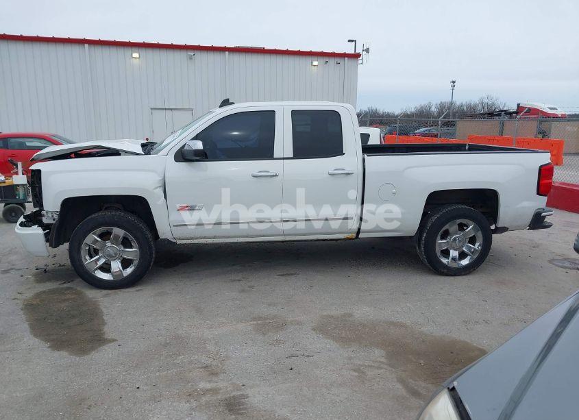 Photo 15 of 2015 Chevrolet Silverado 1500 2LT (VIN 1GCVKREC7FZ421032)