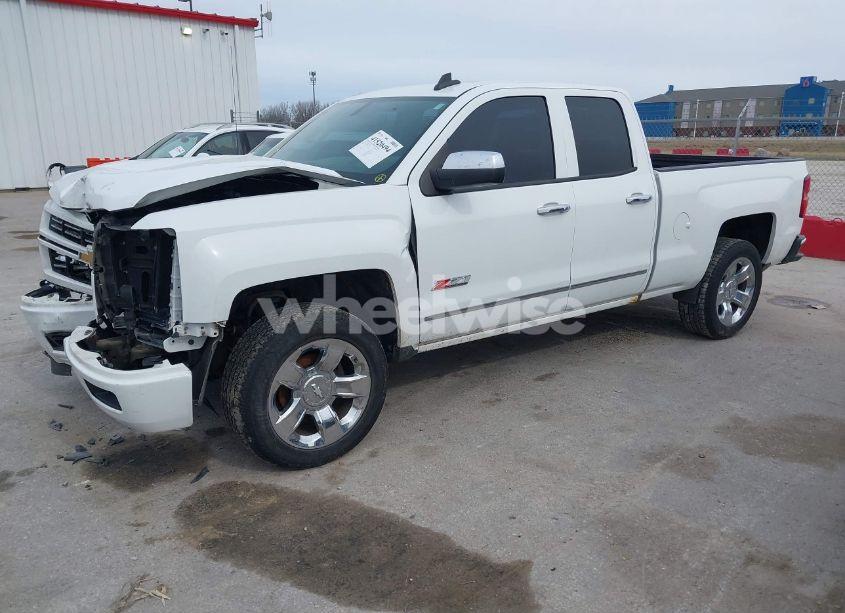 Photo 2 of 2015 Chevrolet Silverado 1500 2LT (VIN 1GCVKREC7FZ421032)