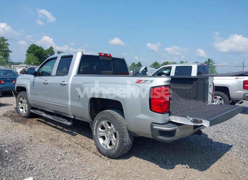 Photo 3 of 2016 Chevrolet Silverado 1500 2LT (VIN 1GCVKREC7GZ243947)