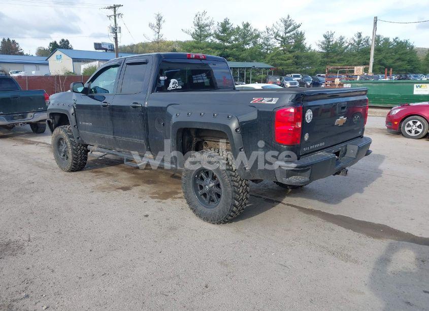 Photo 3 of 2016 Chevrolet Silverado 1500 2LT (VIN 1GCVKREC7GZ301894)