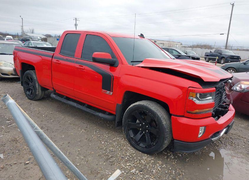 2017 Chevrolet Silverado 1500 2LT (VIN 1GCVKREC7HZ135331) main photo