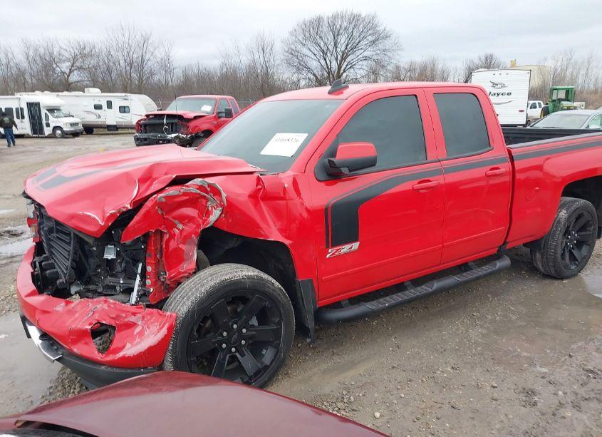 Photo 2 of 2017 Chevrolet Silverado 1500 2LT (VIN 1GCVKREC7HZ135331)