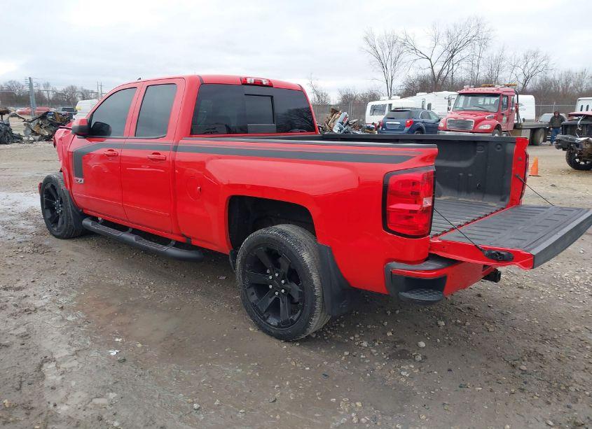 Photo 3 of 2017 Chevrolet Silverado 1500 2LT (VIN 1GCVKREC7HZ135331)
