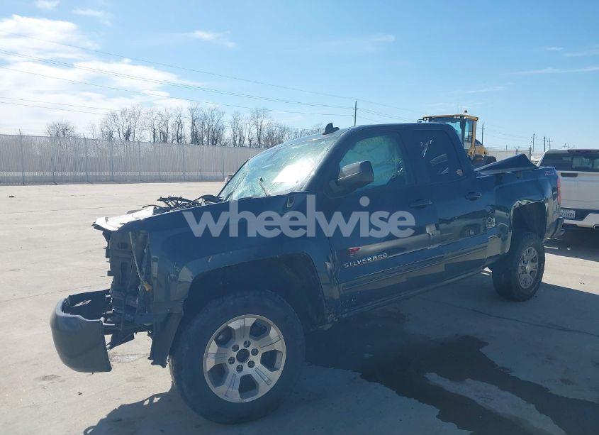 Photo 2 of 2017 Chevrolet Silverado 1500 2LT (VIN 1GCVKREC7HZ196145)