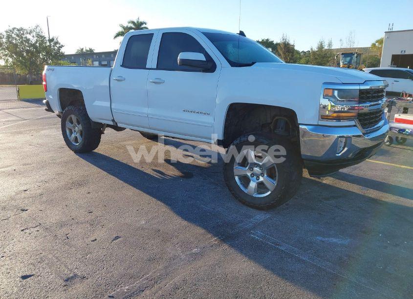 2017 Chevrolet Silverado 1500 1LT (VIN 1GCVKREC7HZ216507) main photo