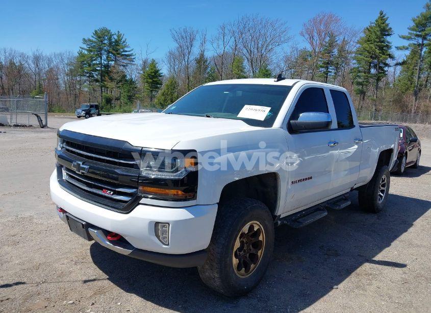 Photo 2 of 2017 Chevrolet Silverado 1500 2LT (VIN 1GCVKREC7HZ372689)
