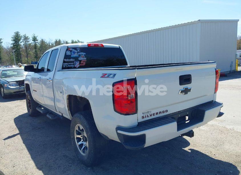 Photo 3 of 2017 Chevrolet Silverado 1500 2LT (VIN 1GCVKREC7HZ372689)