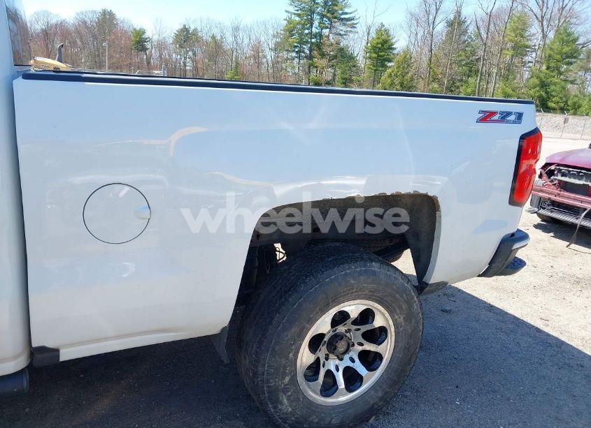 Photo 6 of 2017 Chevrolet Silverado 1500 2LT (VIN 1GCVKREC7HZ372689)