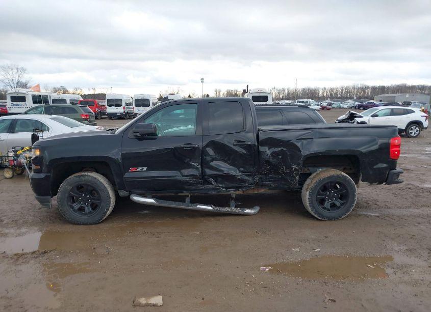 Photo 14 of 2018 Chevrolet Silverado 1500 2LT (VIN 1GCVKREC7JZ121502)