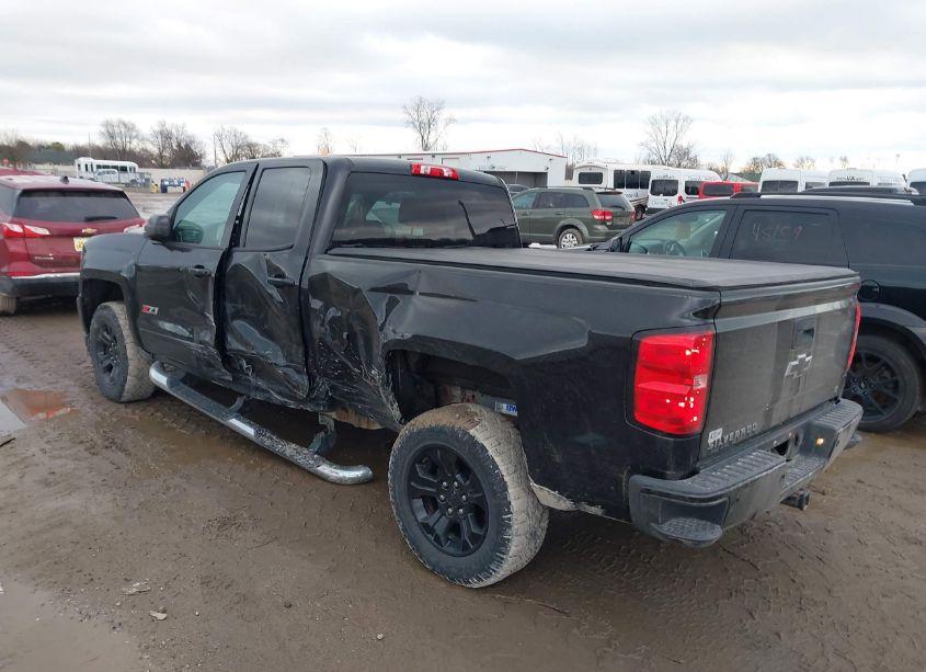 Photo 3 of 2018 Chevrolet Silverado 1500 2LT (VIN 1GCVKREC7JZ121502)