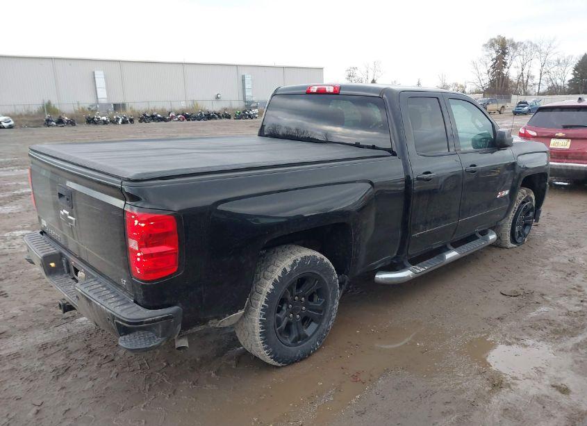 Photo 4 of 2018 Chevrolet Silverado 1500 2LT (VIN 1GCVKREC7JZ121502)