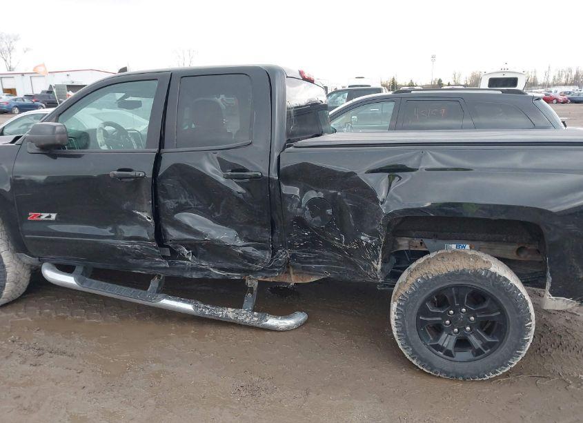 Photo 6 of 2018 Chevrolet Silverado 1500 2LT (VIN 1GCVKREC7JZ121502)