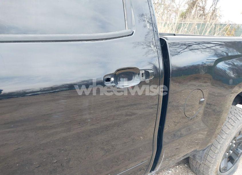 Photo 18 of 2018 Chevrolet Silverado 1500 2LT (VIN 1GCVKREC7JZ165550)