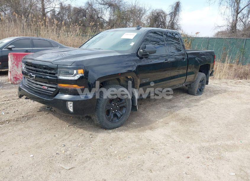 Photo 2 of 2018 Chevrolet Silverado 1500 2LT (VIN 1GCVKREC7JZ165550)
