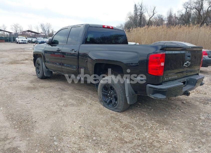 Photo 3 of 2018 Chevrolet Silverado 1500 2LT (VIN 1GCVKREC7JZ165550)