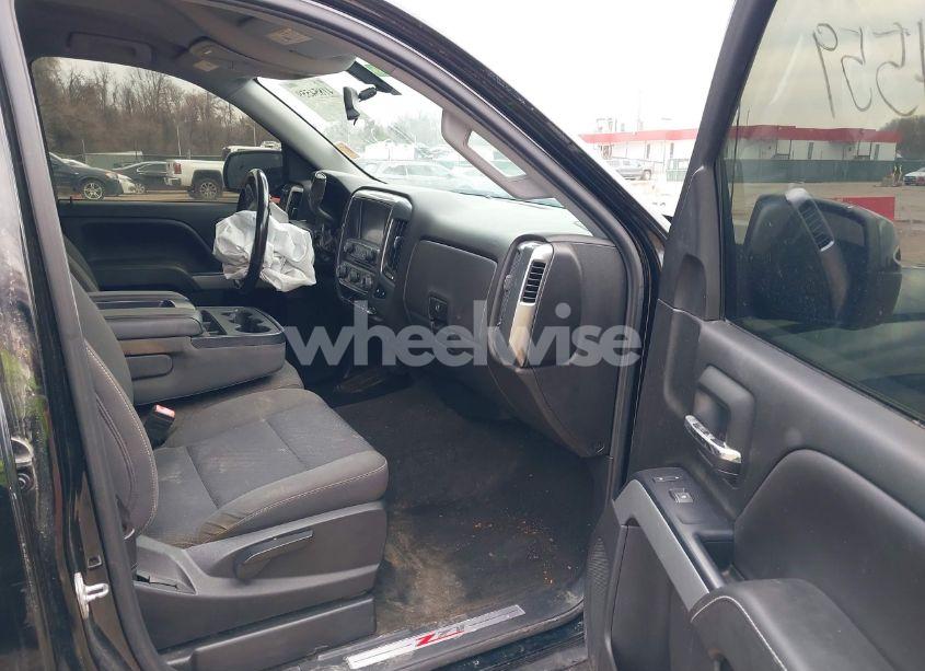 Photo 5 of 2018 Chevrolet Silverado 1500 2LT (VIN 1GCVKREC7JZ165550)