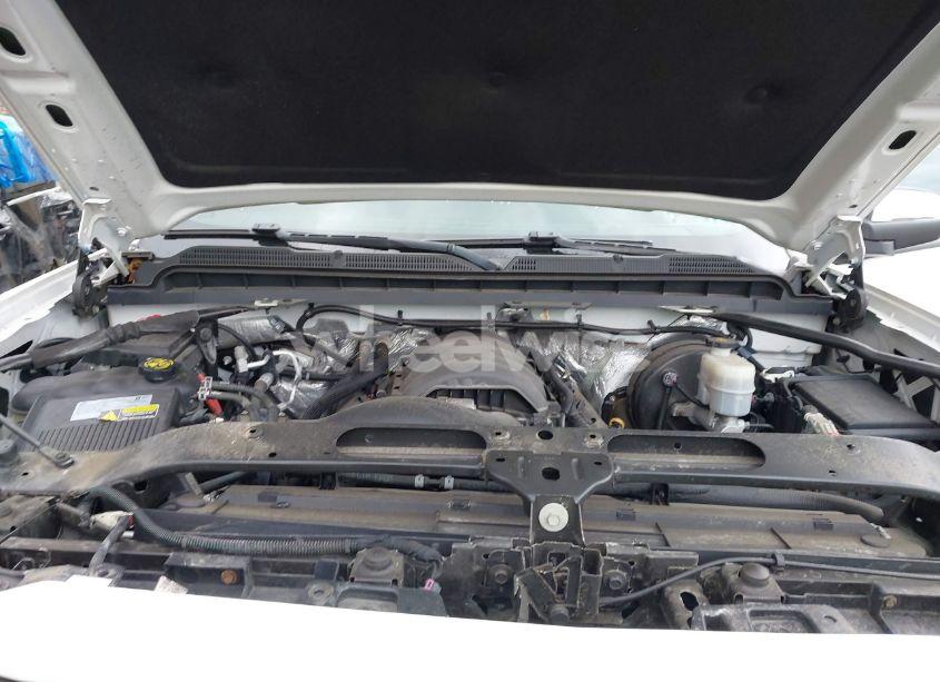 Photo 10 of 2018 Chevrolet Silverado 1500 2LT (VIN 1GCVKREC7JZ173440)