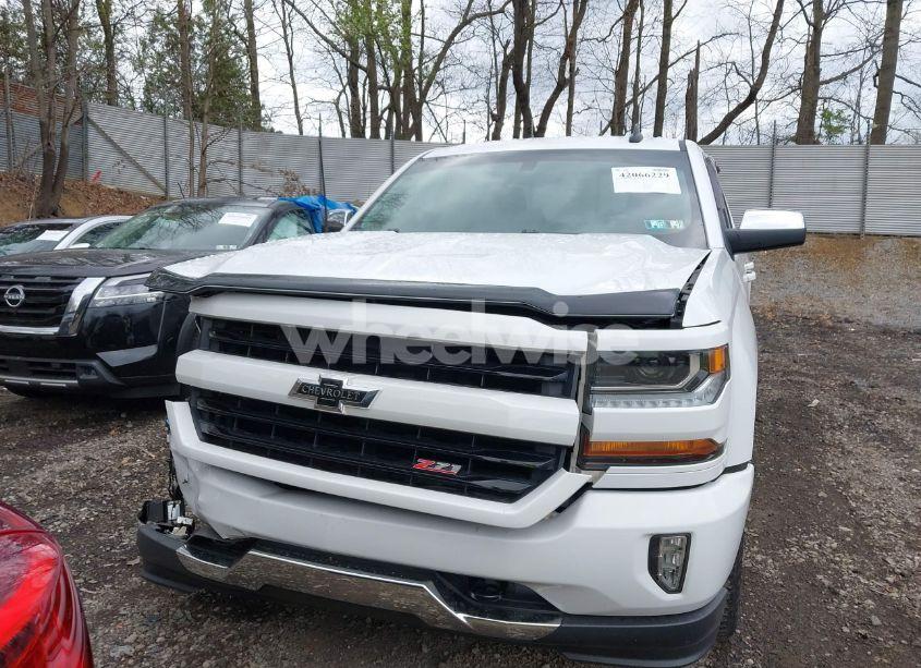 Photo 13 of 2018 Chevrolet Silverado 1500 2LT (VIN 1GCVKREC7JZ173440)