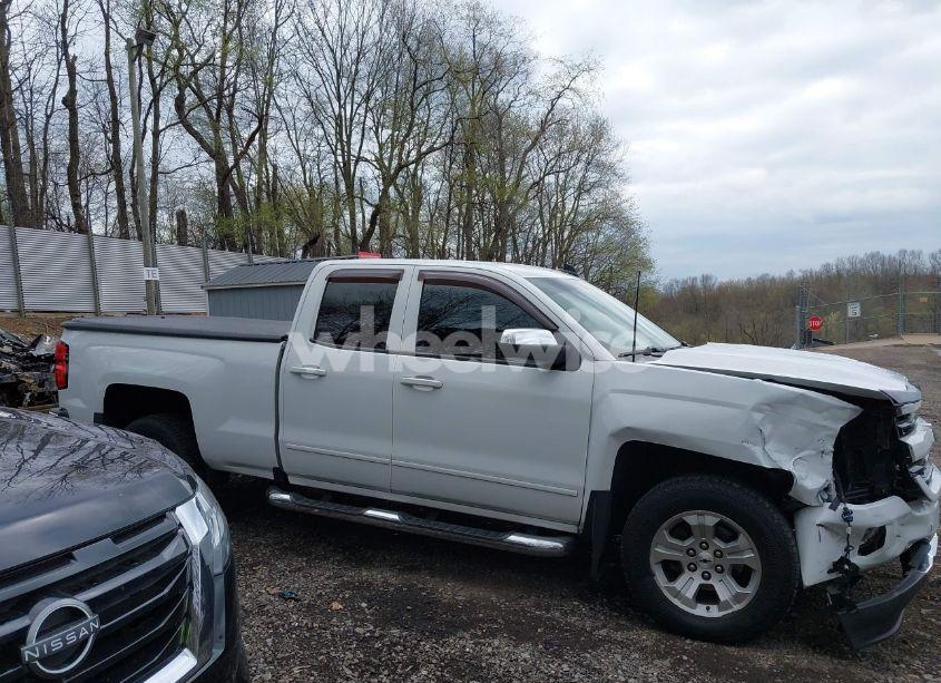 Photo 14 of 2018 Chevrolet Silverado 1500 2LT (VIN 1GCVKREC7JZ173440)