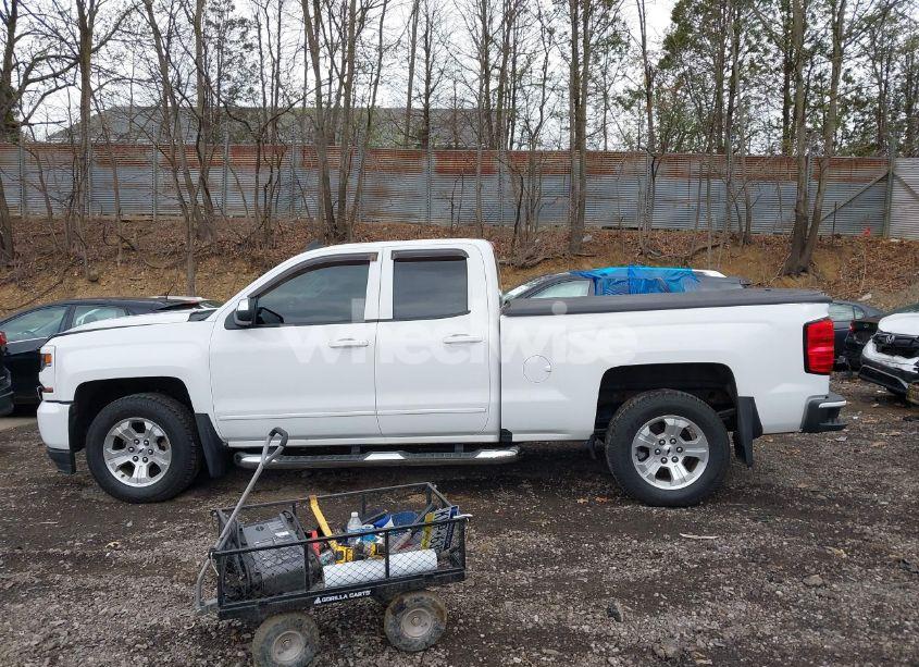 Photo 15 of 2018 Chevrolet Silverado 1500 2LT (VIN 1GCVKREC7JZ173440)