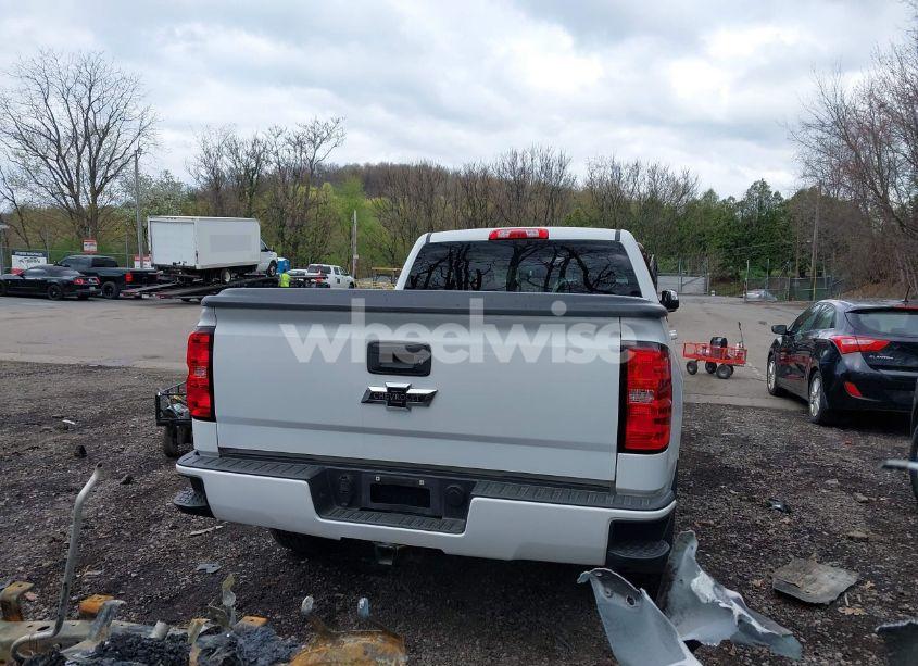 Photo 17 of 2018 Chevrolet Silverado 1500 2LT (VIN 1GCVKREC7JZ173440)