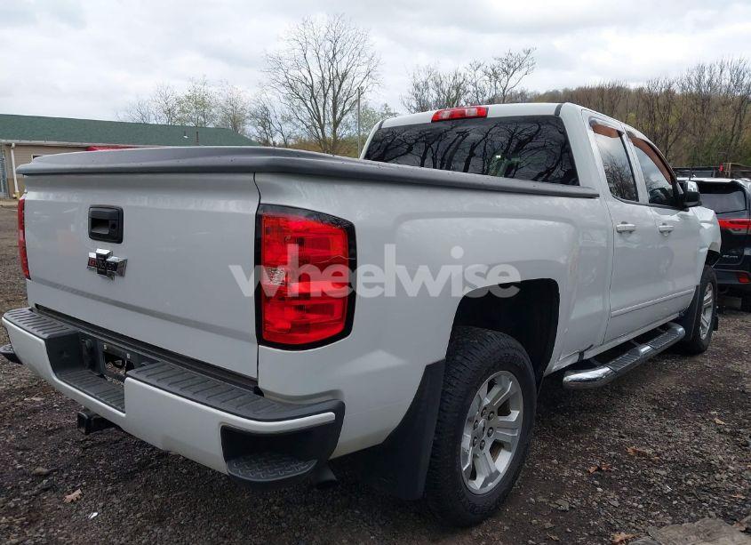 Photo 22 of 2018 Chevrolet Silverado 1500 2LT (VIN 1GCVKREC7JZ173440)