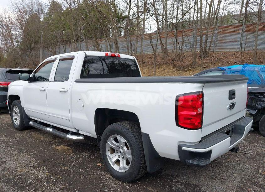 Photo 3 of 2018 Chevrolet Silverado 1500 2LT (VIN 1GCVKREC7JZ173440)