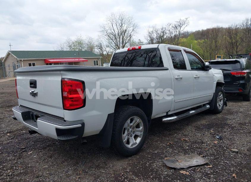 Photo 4 of 2018 Chevrolet Silverado 1500 2LT (VIN 1GCVKREC7JZ173440)