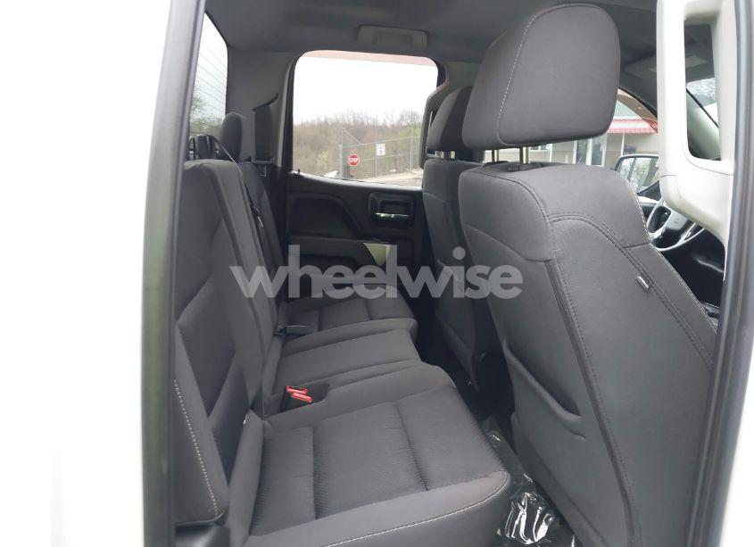 Photo 8 of 2018 Chevrolet Silverado 1500 2LT (VIN 1GCVKREC7JZ173440)