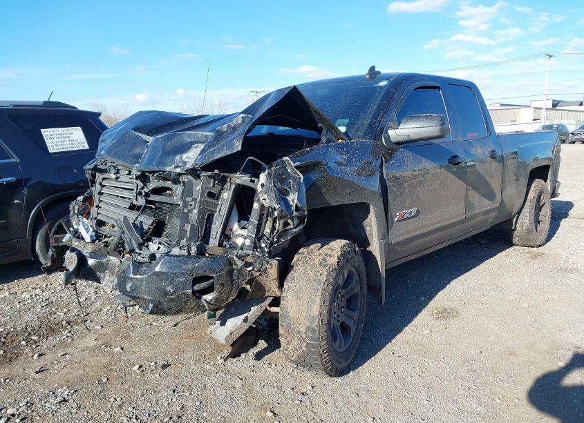 Photo 2 of 2018 Chevrolet Silverado 1500 2LT (VIN 1GCVKREC7JZ179559)