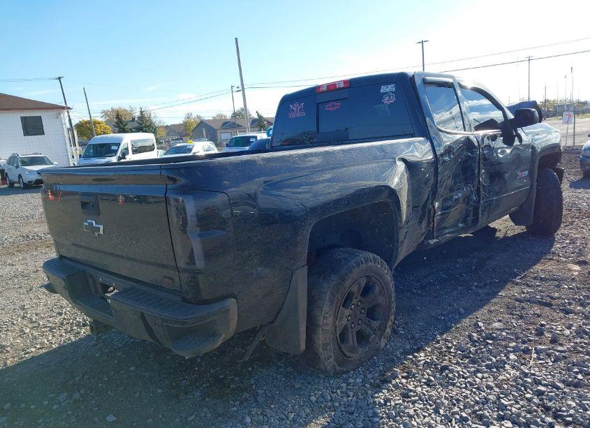 Photo 4 of 2018 Chevrolet Silverado 1500 2LT (VIN 1GCVKREC7JZ179559)